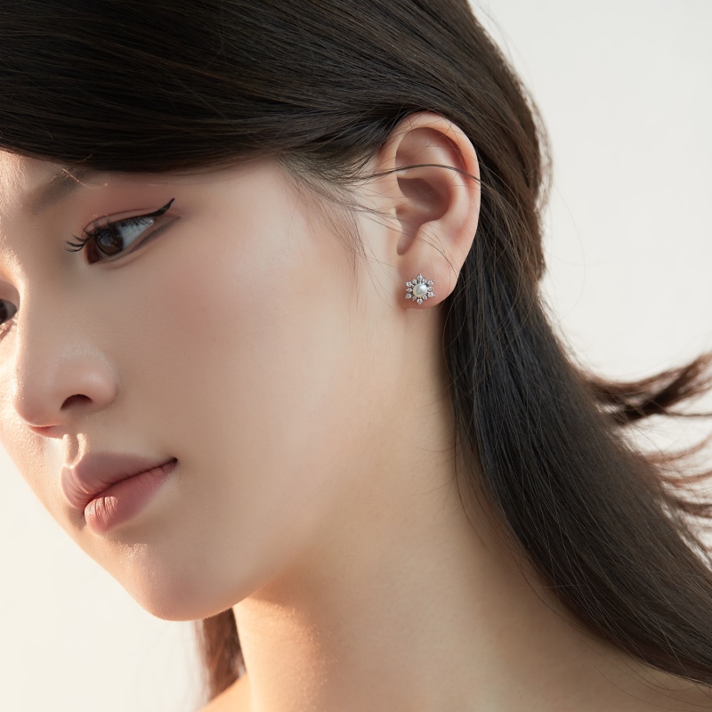 「星珠 Star Pearl系列」S925纯银白色淡水珍珠白色圆锆镶嵌花朵太阳花造型雪花设计简约大气优雅耳钉